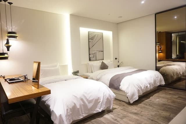 PremierDeluxeTwinA(ExtraBedKRW 20000on-site,mixed-gender not allowed for 3 or more pax/Freebreakfast