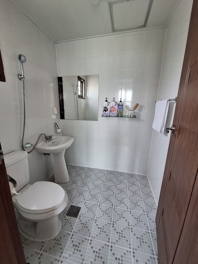 Family House, 3 Bedrooms, 2 Bathrooms, Garden View