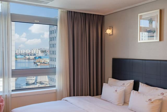 Deluxe Family Twin (Harbor View)