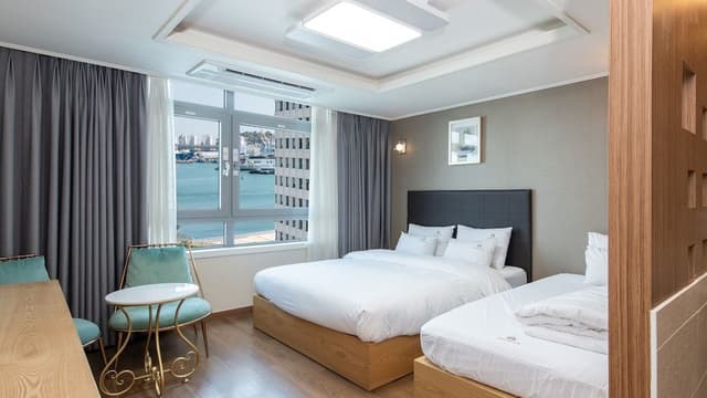 Deluxe Family Twin (Harbor View)