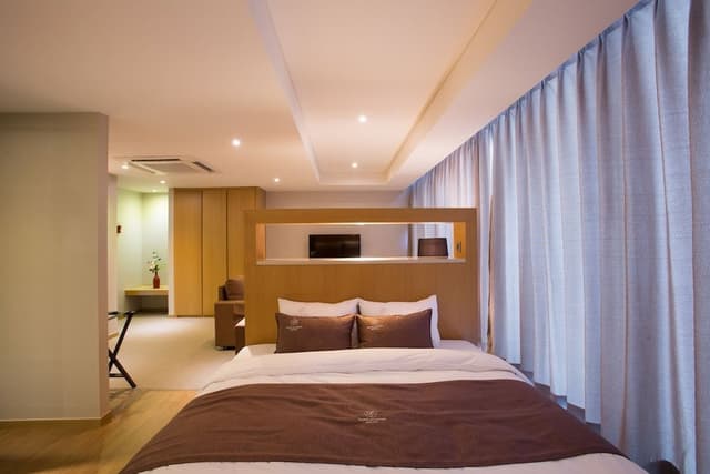 Suite (B)