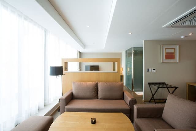 Suite (B)