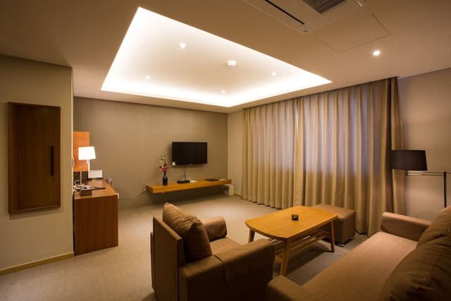 Suite (A)