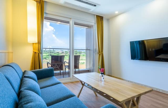 5. Suite M terrace