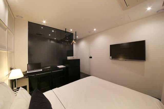 Premier Room (Netflix Available / 1 Parking Lot per Room)