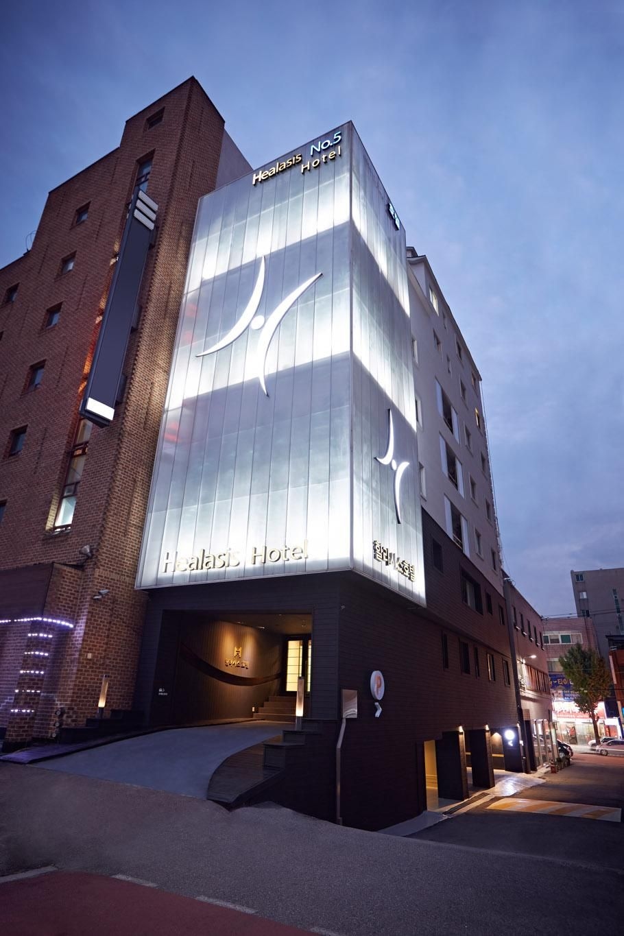 โรงแรม ฮีลลาซิส (Healasis Hotel)0