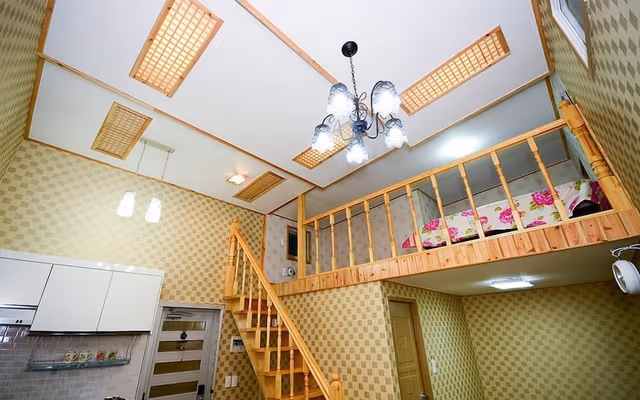 Elite Duplex (2 Guest Rates, Extra person Charge on spot - 1-13yr 10,000KRW, 14yr above 20,000KRW pp