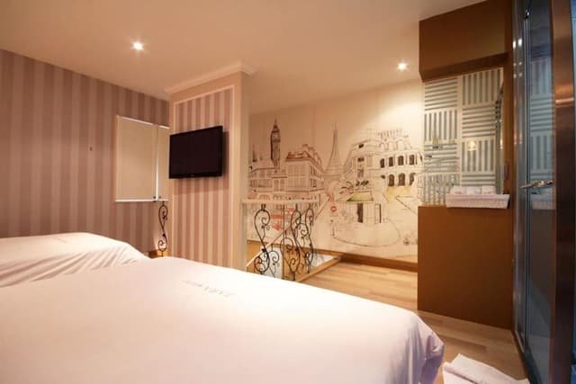 Family Duplex (Party Room A)