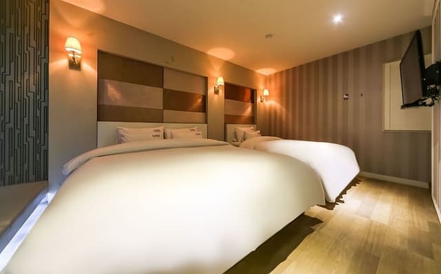 Family Duplex (Party Room A)