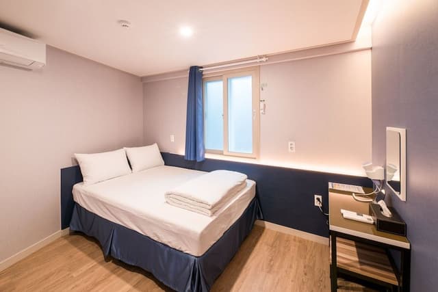 Standard Double Room (No Cable TV Service)