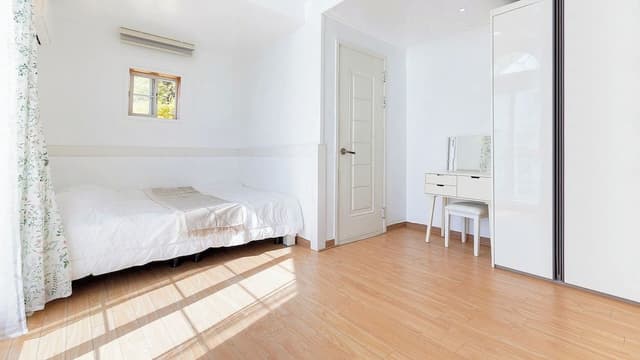 Room (Sky-Wind)
