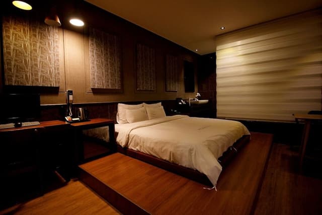 Premium Room (No Breakfast on Mondays)