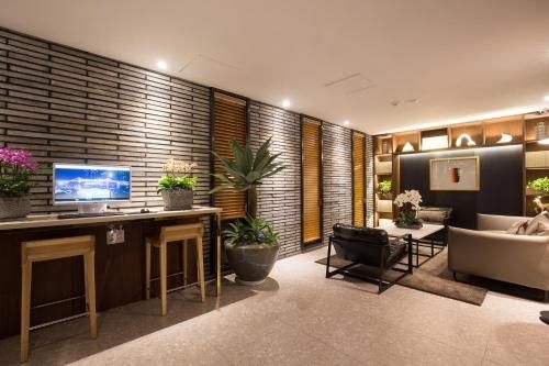 Brown-Dot Hotel Choeup1