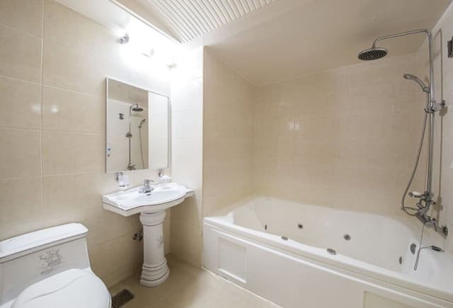 Deluxe Room, Bathtub