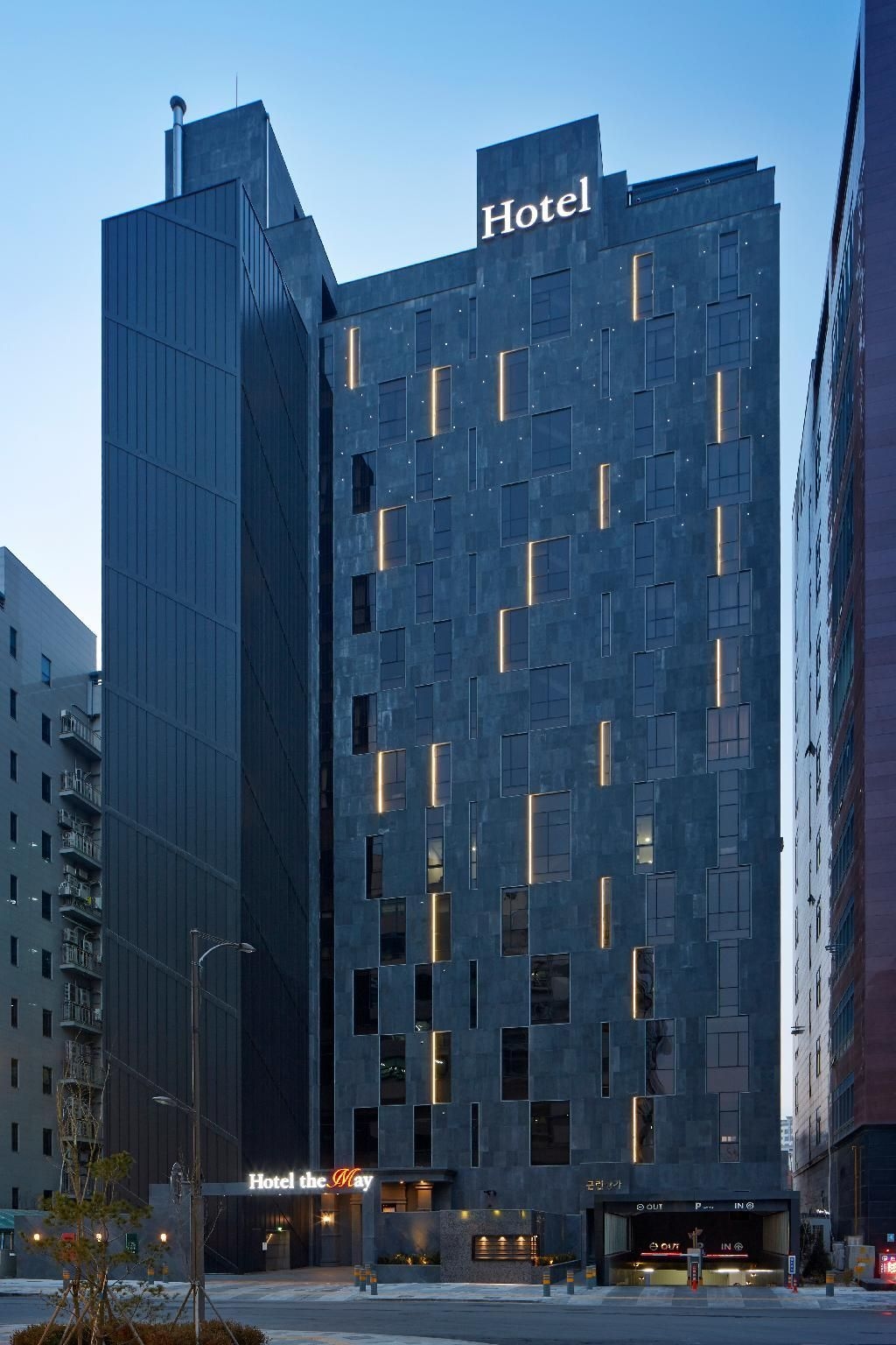 โรงแรมเดอะ เมย์ (Hotel the May)0