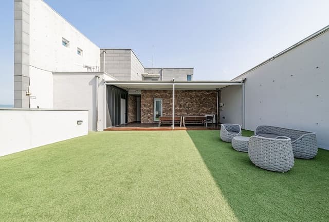 Rooftop Lounge, Ocean View