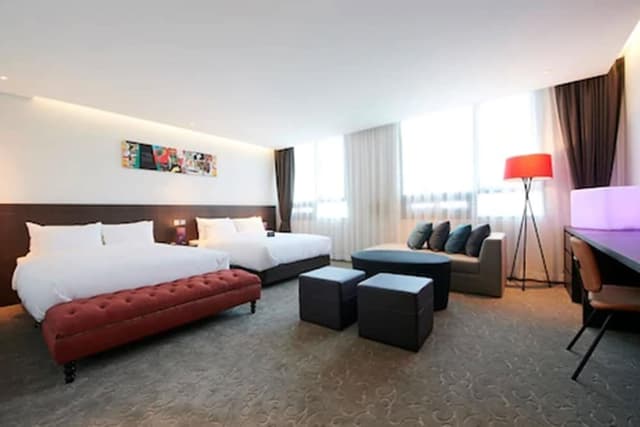 4. M Suite - Providing 1 Bottle of Wine (Bed types are not guaranteed)