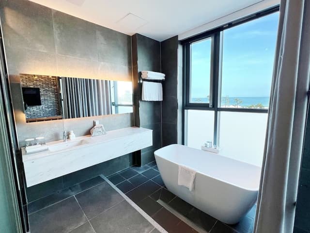 Family Suite, 2 Double Beds, Non Smoking, Partial Ocean View