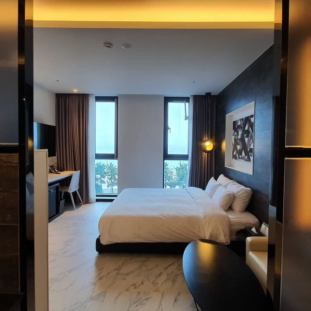 Standard Double Room, Non Smoking, Partial Ocean View