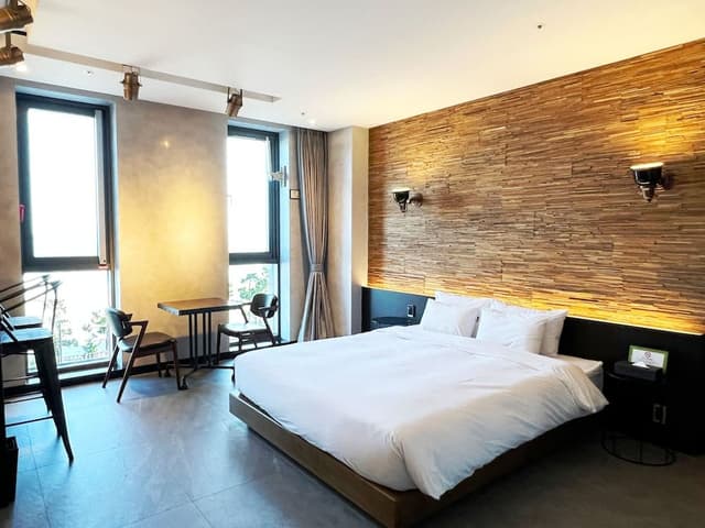 Standard Double Room, Non Smoking, Partial Ocean View