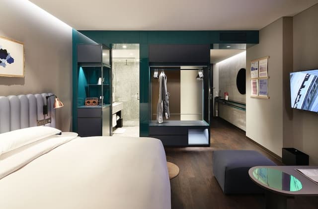 Editor Room, 1 King Bed, Non Smoking, City View, High Floor