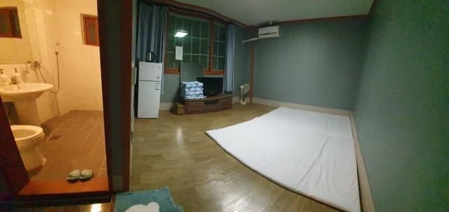 Ondol Room