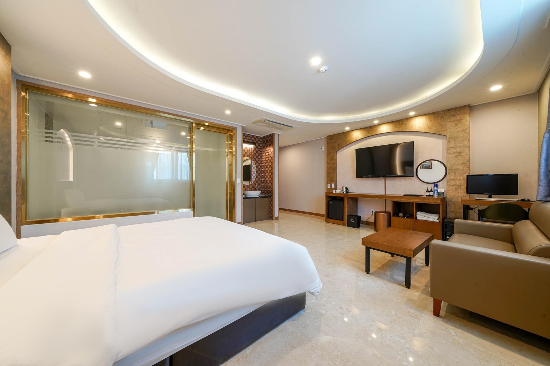 โรงแรมเดอะคิง (The King Hotel)4