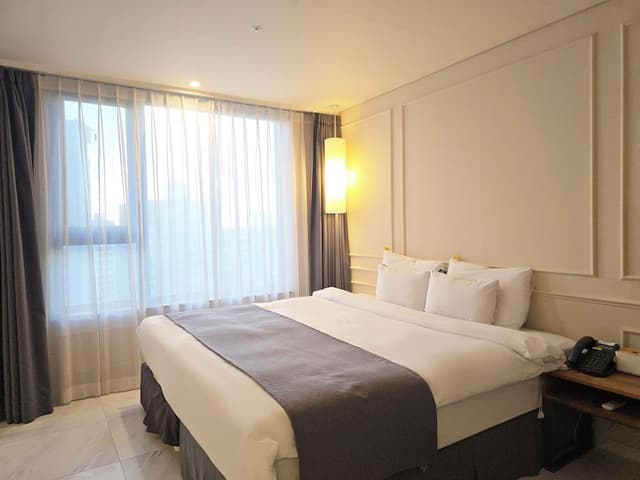Deluxe Family Twin Room, City View (Base 2 guests, Extra person fee KRW 30,000 per person)