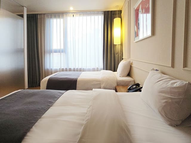 Deluxe Quadruple Room, City View (Base 2 guests, Extra person fee KRW 30,000 per person)