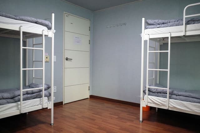 5-Bed Private Room