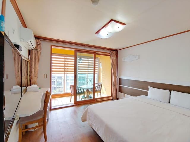 Double Bed (approx. 26 sqm)