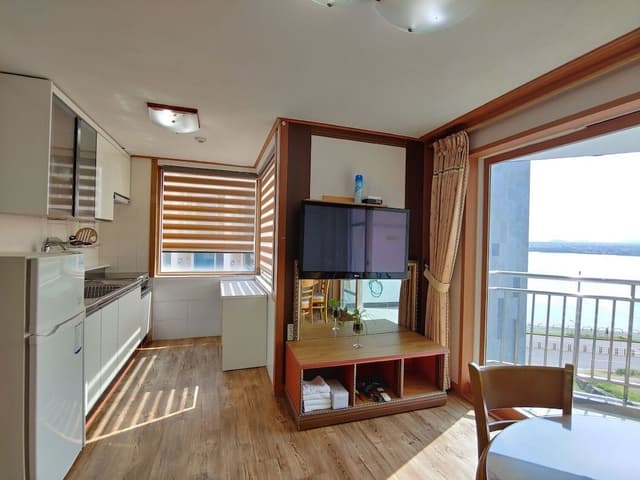 Double + 2 Single Beds (approx. 62 sqm)