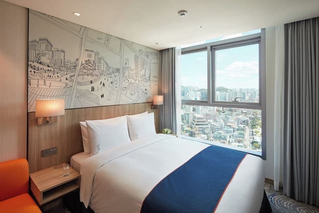 Standard Room, 1 Queen Bed, City View (Free Breakfast)