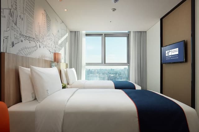Standard Room, 2 Queen Beds (Free Breakfast)
