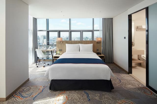 Standard Room, 1 Queen Bed, City View (Free Breakfast)