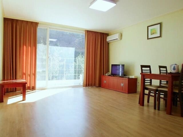 Gold Suite B