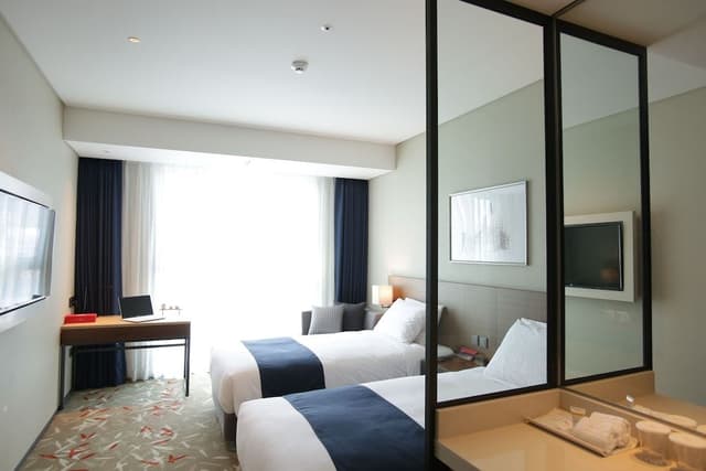 Standard Twin Room, City View
