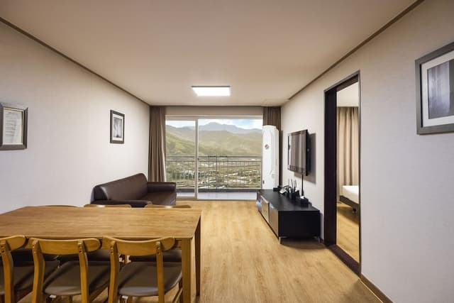 Royal Suite (35PY,Ondol or Bed randomly assigned)