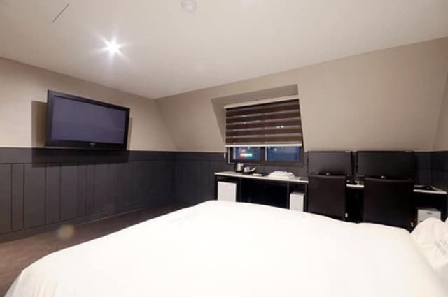 Condo suite - No credit card for pay at hotel