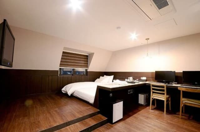 Deluxe Double Room - Pay at Hotel does not accept credit card