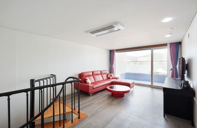 Family Suite (30,000 KRW on-site fee for mini pool use, unavailable during winter)