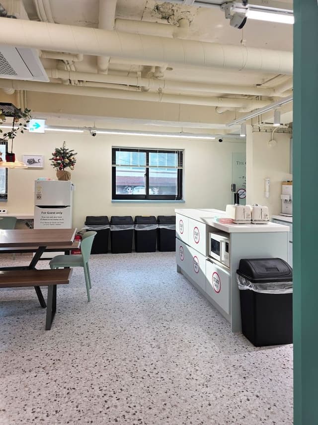 Shared Dormitory, Women only
