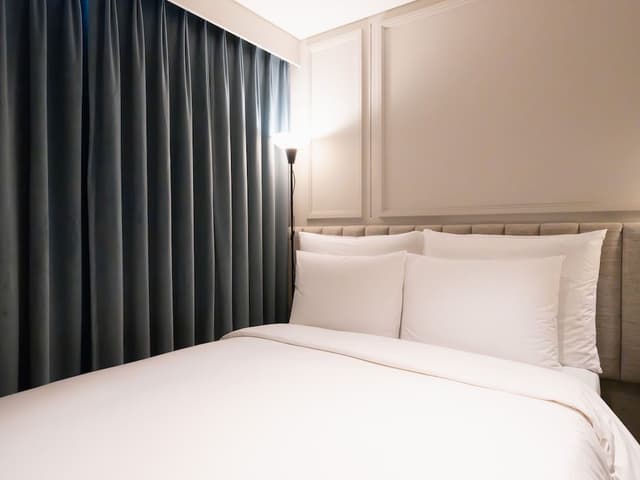 Petite Queen Room