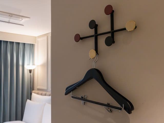 Petite Queen Room