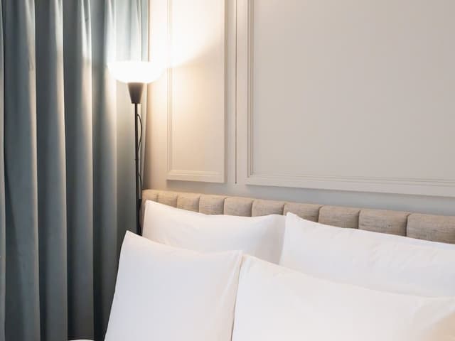 Petite Queen Room