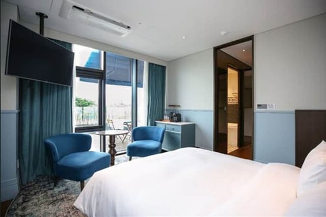 Signature Room, 1 King Bed, Terrace, Park View