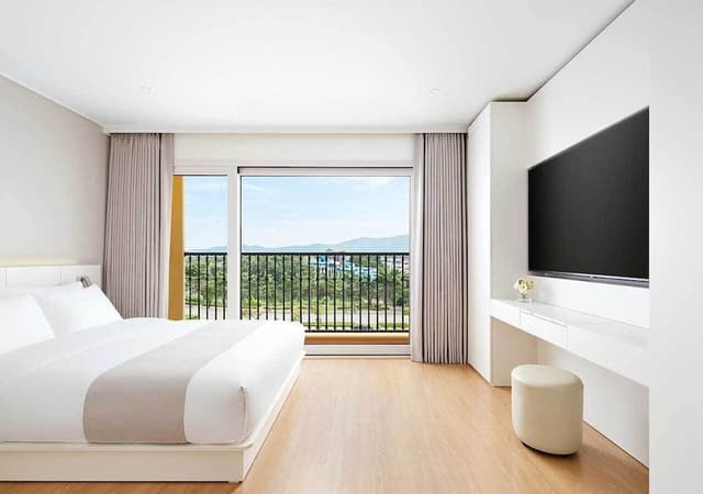 Sorano Deluxe Modern