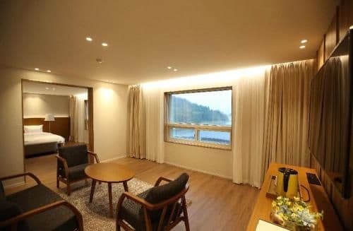 Deluxe Family Suite
