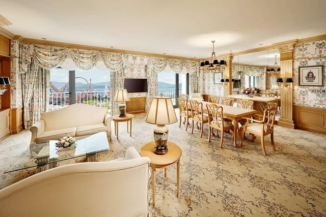 ROYAL EXECUTIVE SUITE