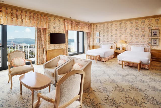 ROYAL EXECUTIVE SUITE